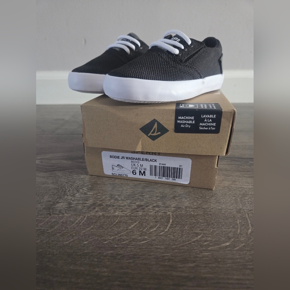 Boys Toddler Sperry Shoes Size 6 - NEW